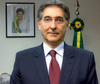 Fernando Pimentel do Partido dos Trabalhadores quebra hegemonia tucana e assume governo de Minas Fernando Pimentel